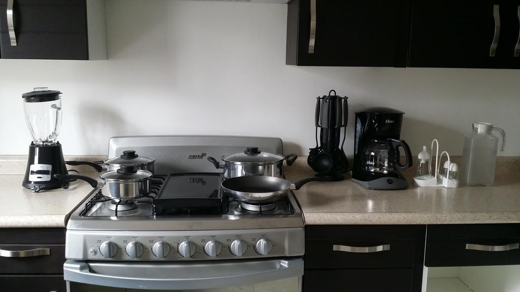 Monterrey Mexico Suites Eksteriør bilde