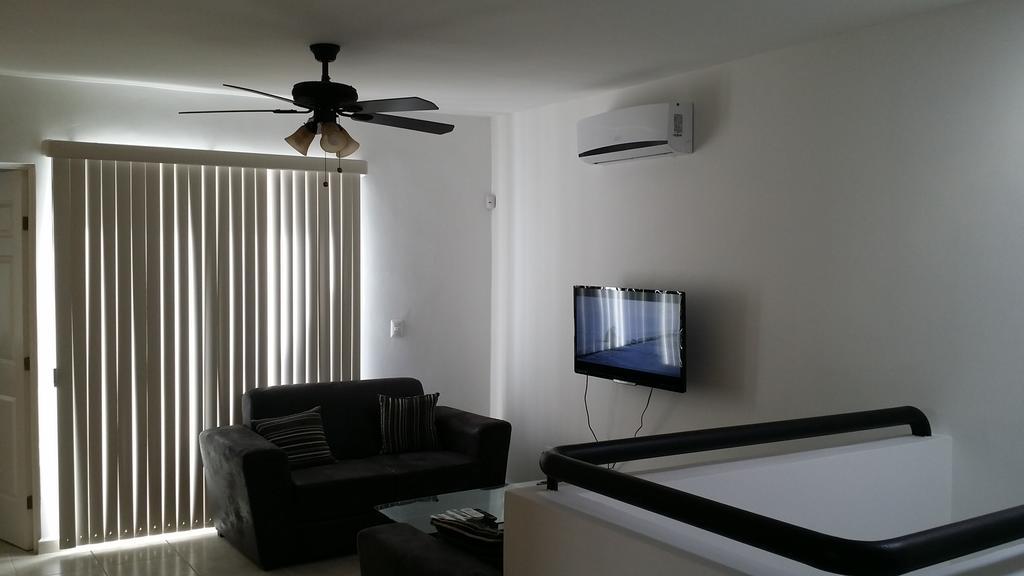 Monterrey Mexico Suites Eksteriør bilde